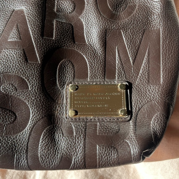Like new, Marc Jacobs handbag. - Picture 2 of 4
